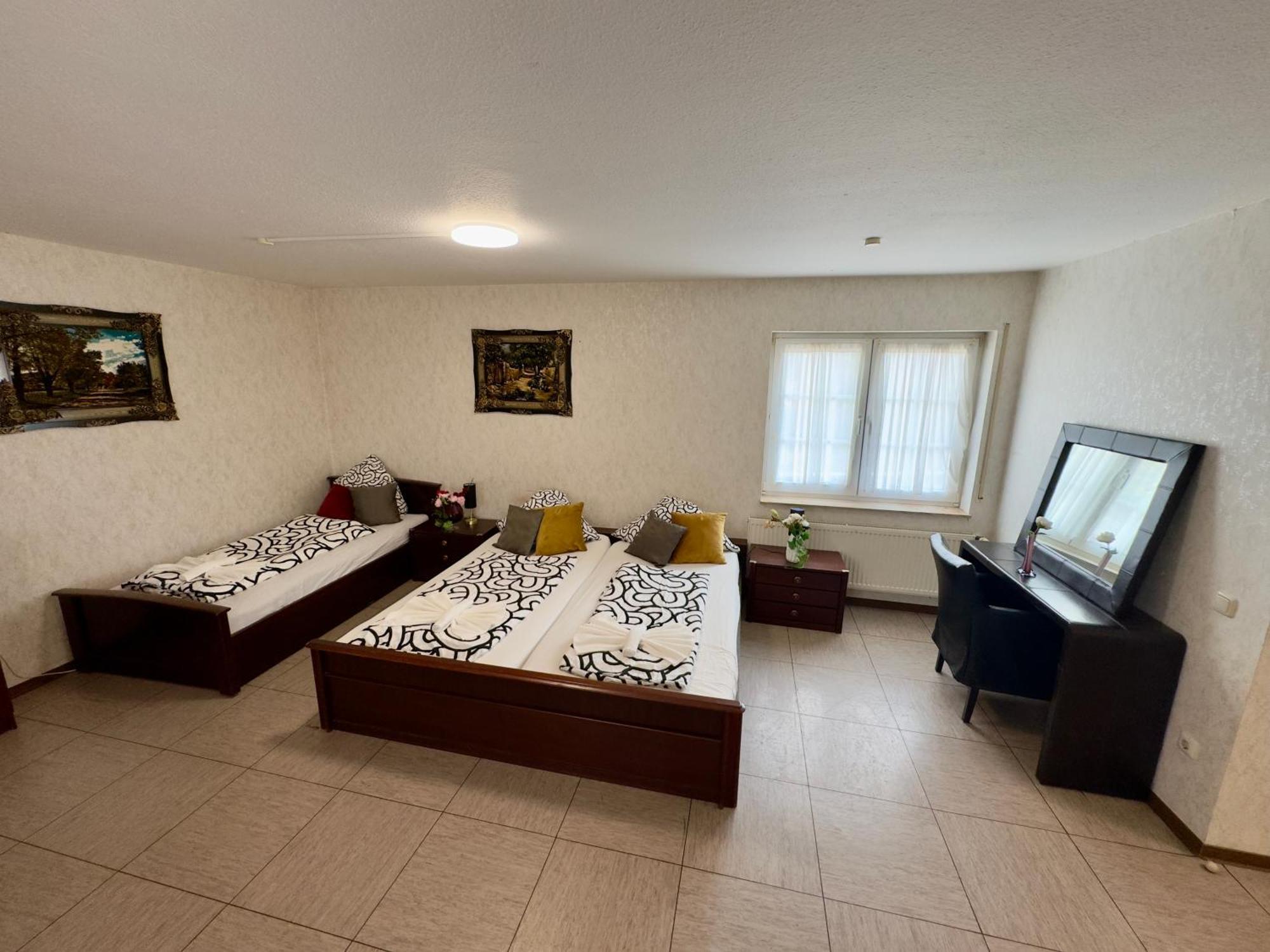 Hotel Moji 3 Landhaus Koeln 린들라 외부 사진