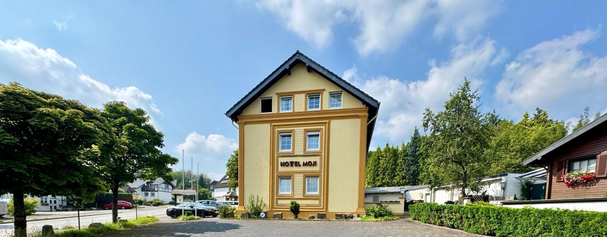 Hotel Moji 3 Landhaus Koeln 린들라 외부 사진